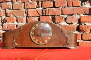 Desctop Clock with Pendulum
