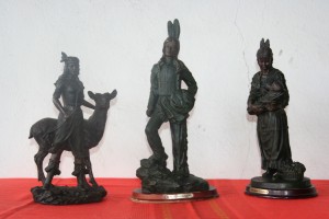 3 Indians Statues Complect